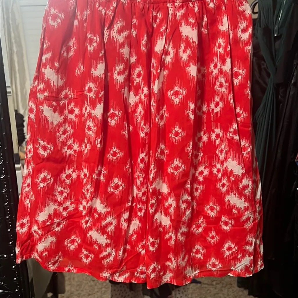 Vibrant Red and White Patterned Dress - Image 3