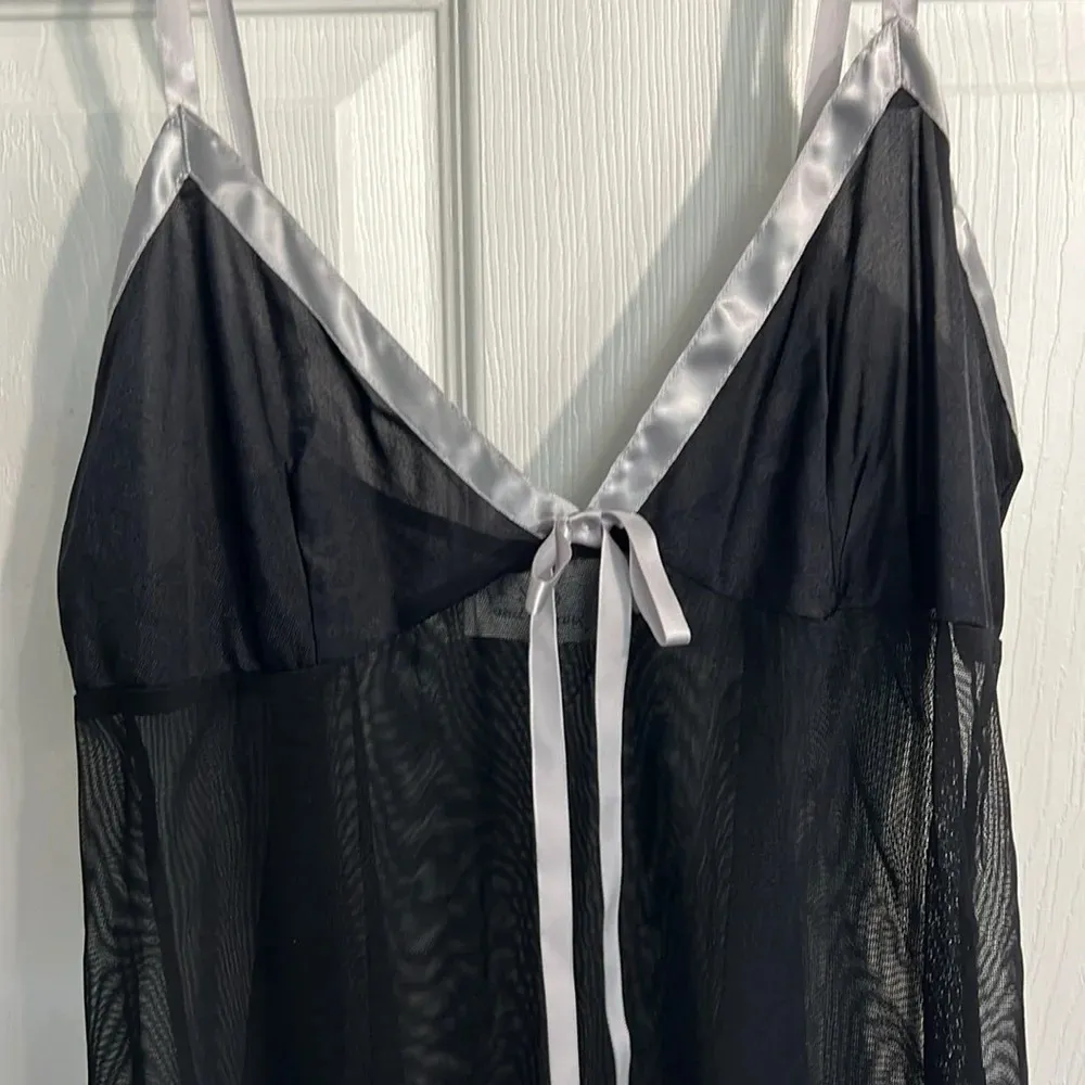 Satin and Beaux nightie. Black with gray bow. Size Large - Image 2