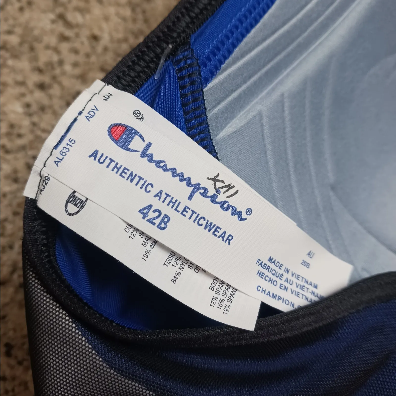 Champion Sports Bra Size 42B Wireless Motion Control Zip Front NWT Athletic - Image 5