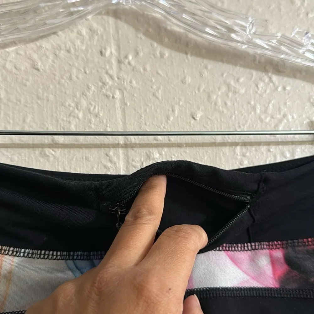 Old Navy Active Capri Leggings - Image 4