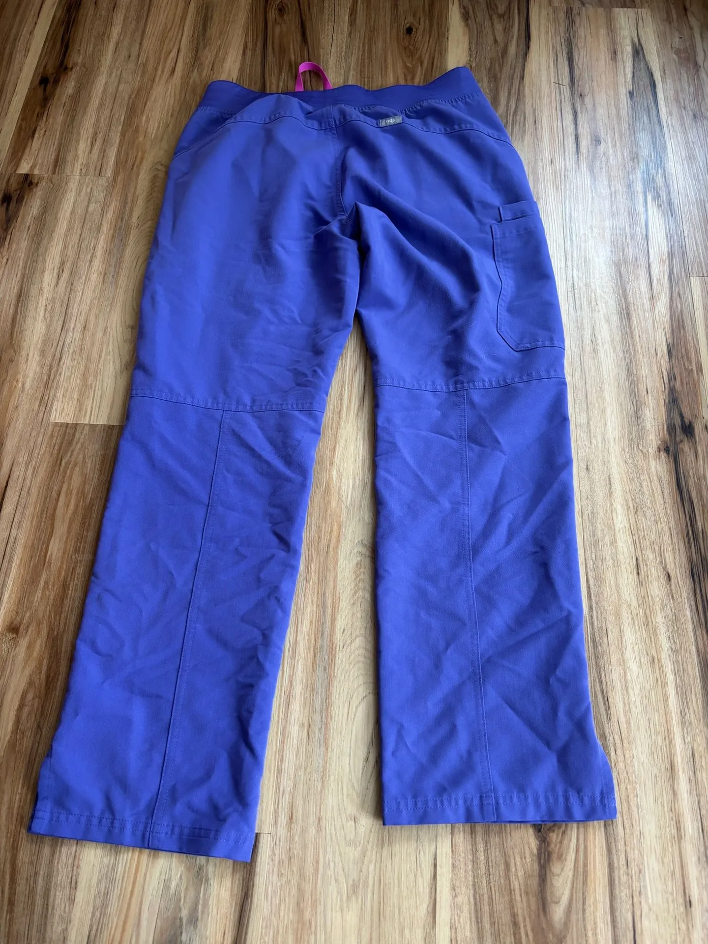 FIGS scrub set - Image 4