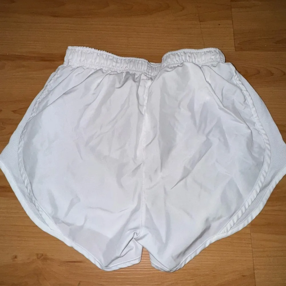 Nike  shorts!! - Image 3