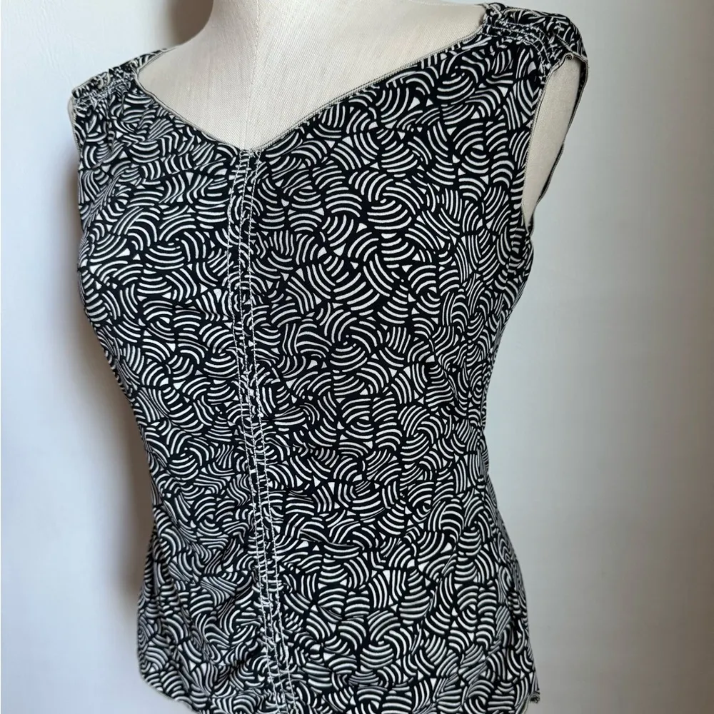 Max studio top Small Sleeveless Tan/Brown Geometrical Print, V Neck - Image 2