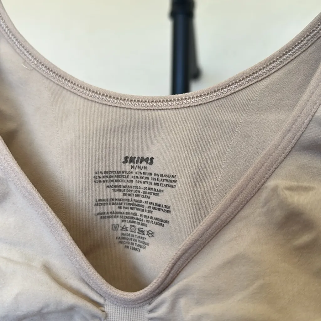 Skims Seamless Sculpt Scoop Neck Thong Bodysuit thick strap Clay Size‎ M NWOB - Image 5