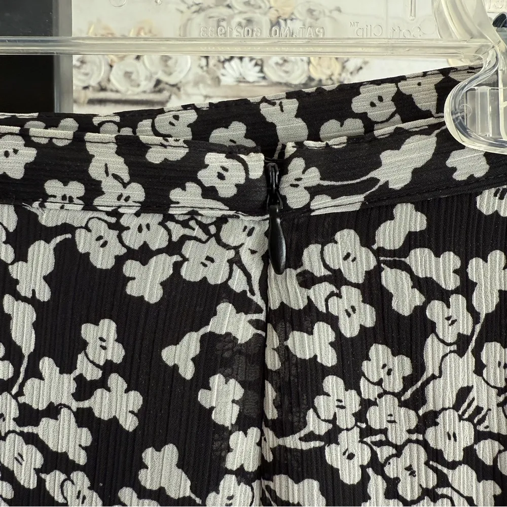 Vintage Large Black White Floral Skirt Lined Lightweight Midi Zip Waist 90s Chic - Image 5