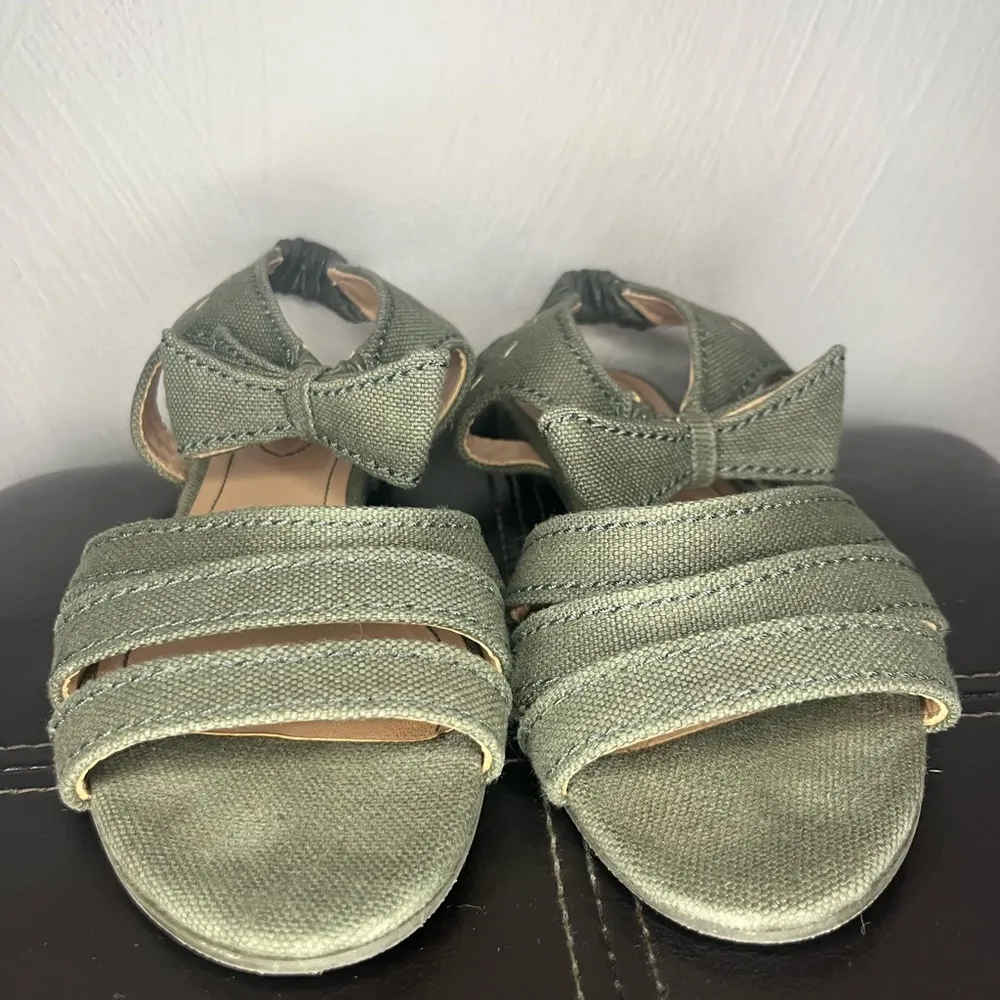 See By Chloe Olive Green Bow Sandal size 6.5 - Image 6