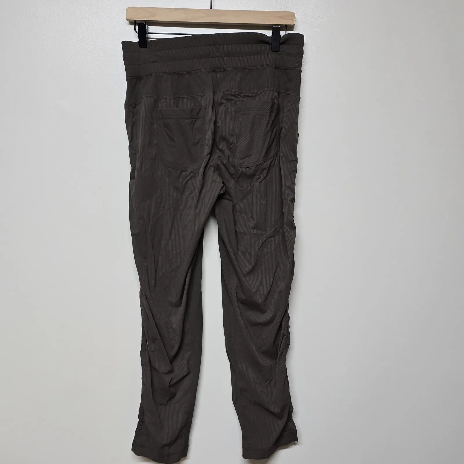 Lululemon  Dance Studio Brown Ruched Athletic Pants Unlined Women's Size 8 EUC - Image 3