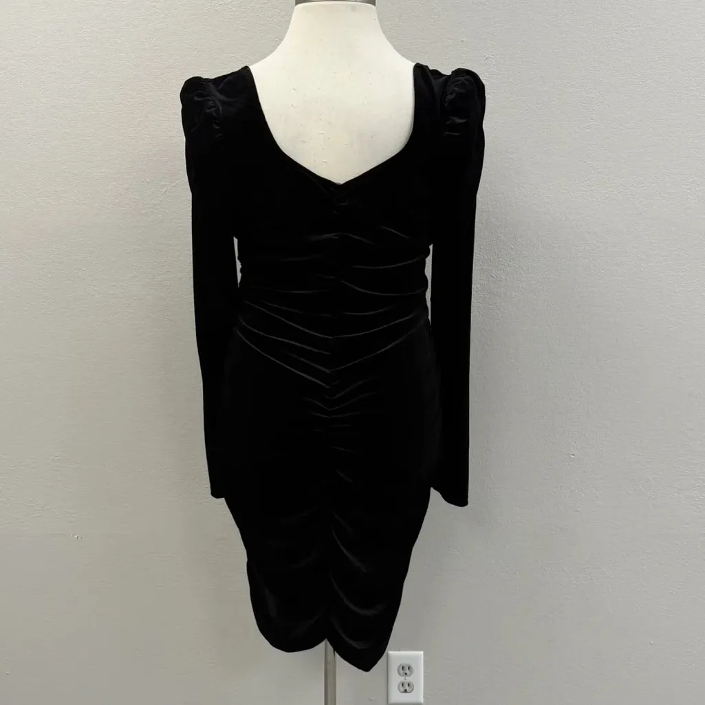 Fashion To Figure Black Velvet Ruched Mini Dress - Size 18/20 (2) - Image 2