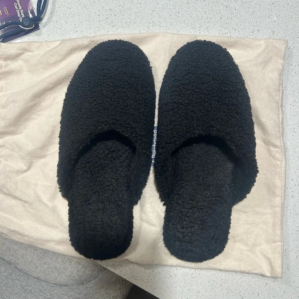 Bombas Cozy Black Slippers - Image 4