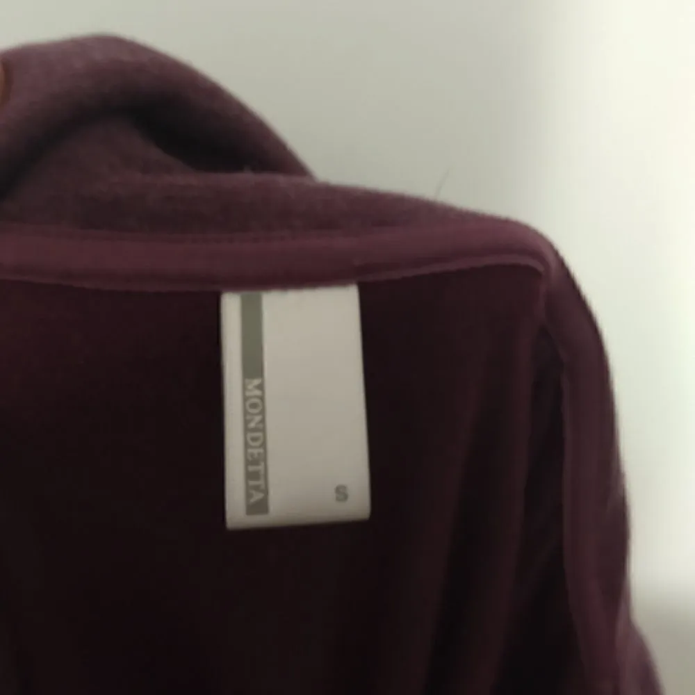 Mondetta Turtle neck wool blend snap adjustable maroon small key hole sleeve - Image 5