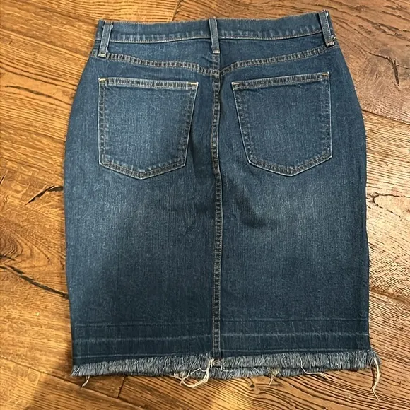 Gap women’s size 28‎ button fly denim skirt - Image 2