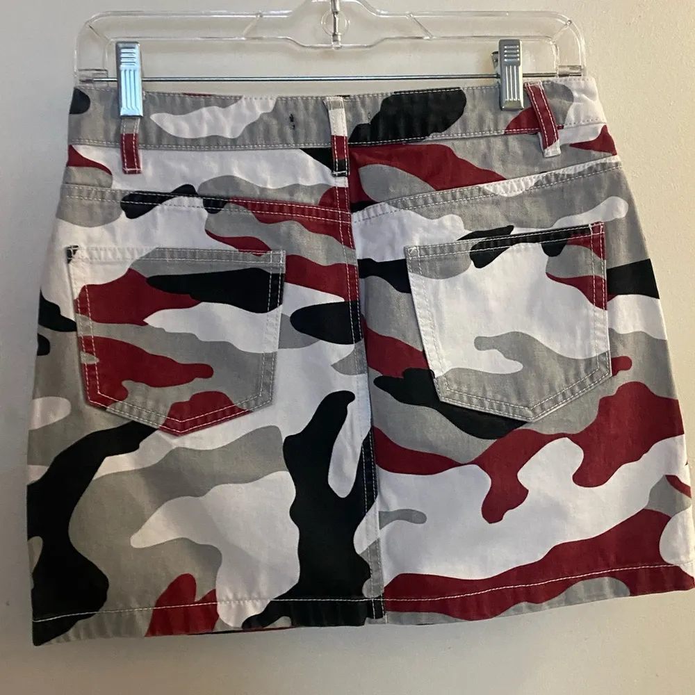 Forever 21 Women’s Juniors Camo Skirt M Medium Red Black Gray White Waist 28” - Image 3