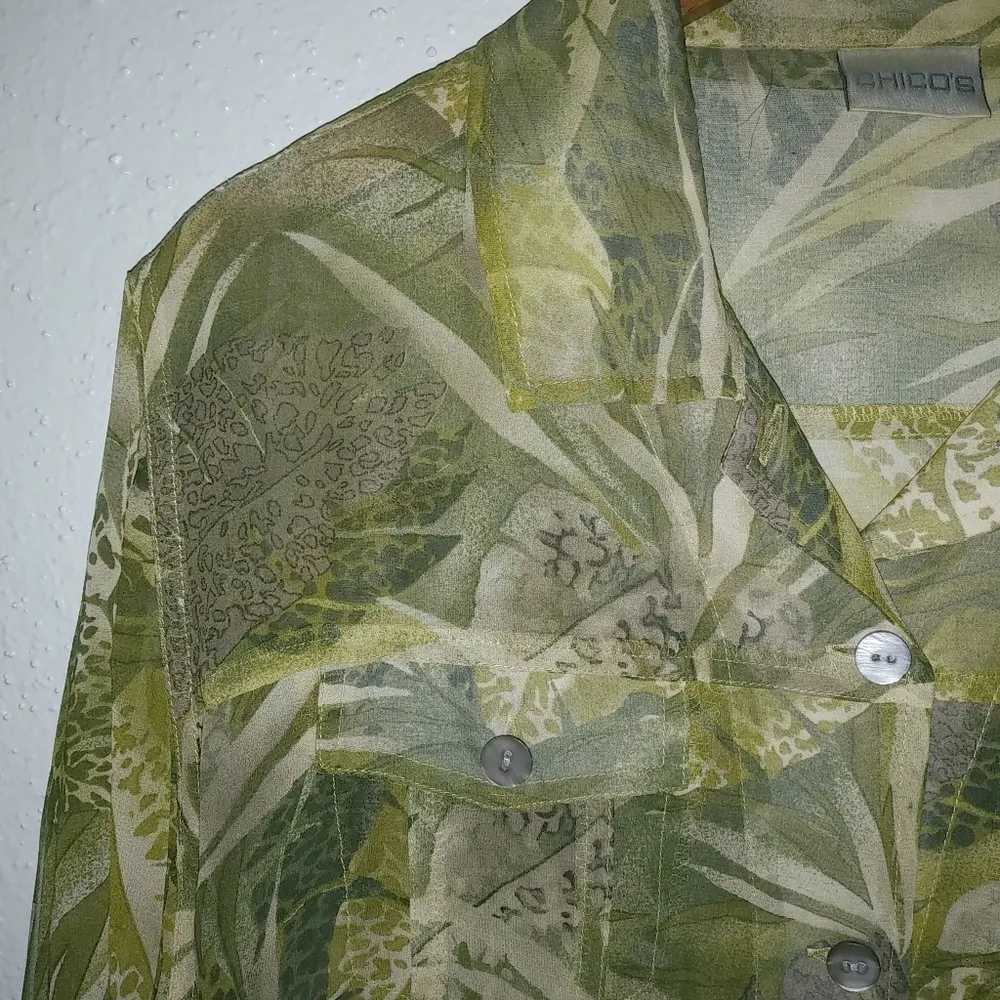 Chicos 2 12 Silk Pocketed Long Sleeved Safari Print Button Down Top Semi-Sheer - Image 5