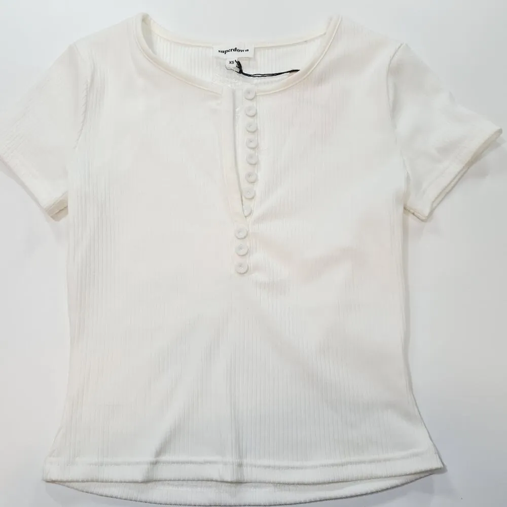 Superdown Jocelyn Button Tee in White XS - Image 2