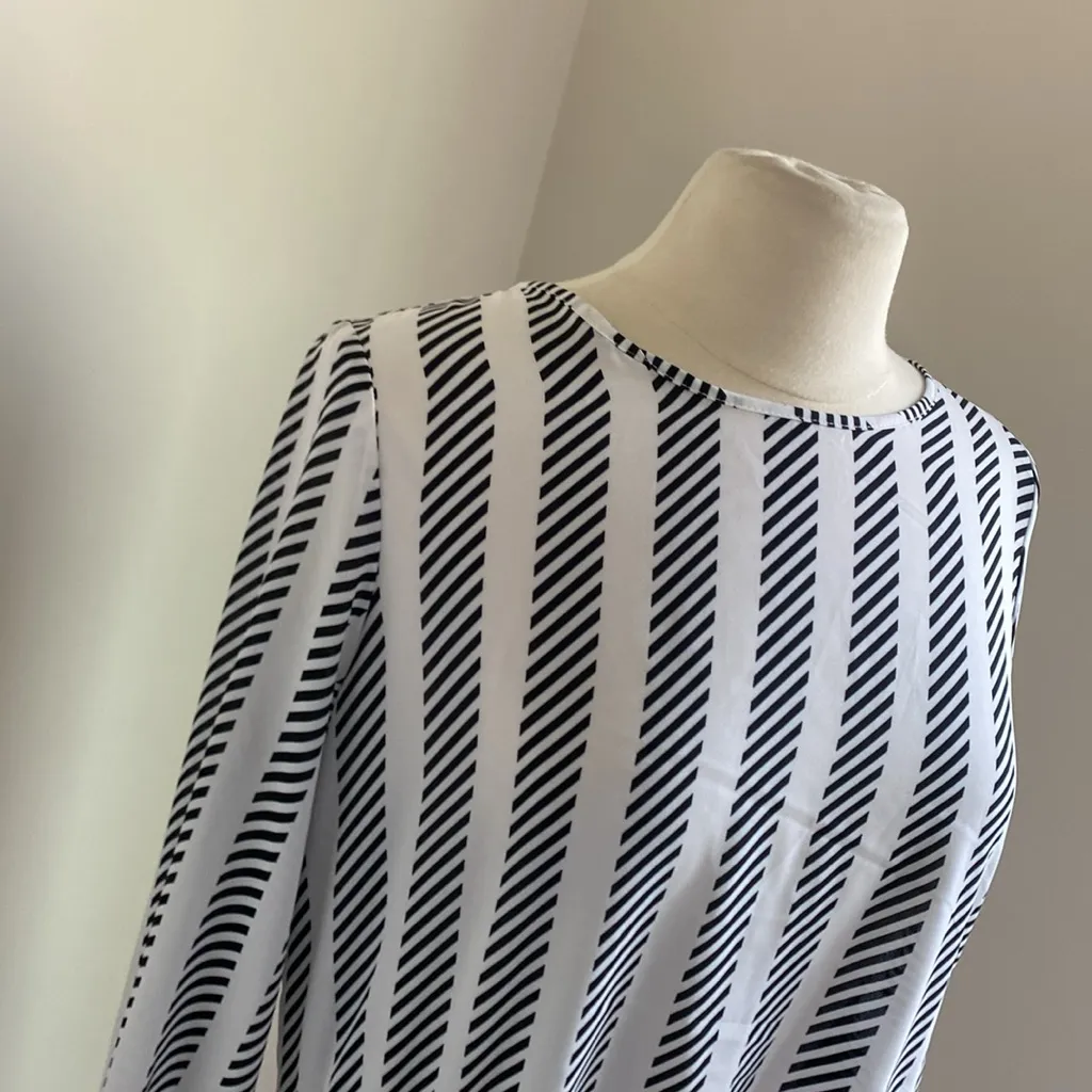 NEW YORK AND COMPANY Top Womens Sz Small Black White Stripe Asymmetrical Tie - Image 2