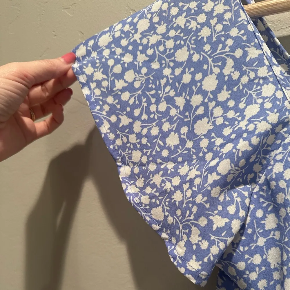 Sienna Sky Blue‎ White Floral Mini Dress Size XS Flutter Sleeves Buttons Summer - Image 4