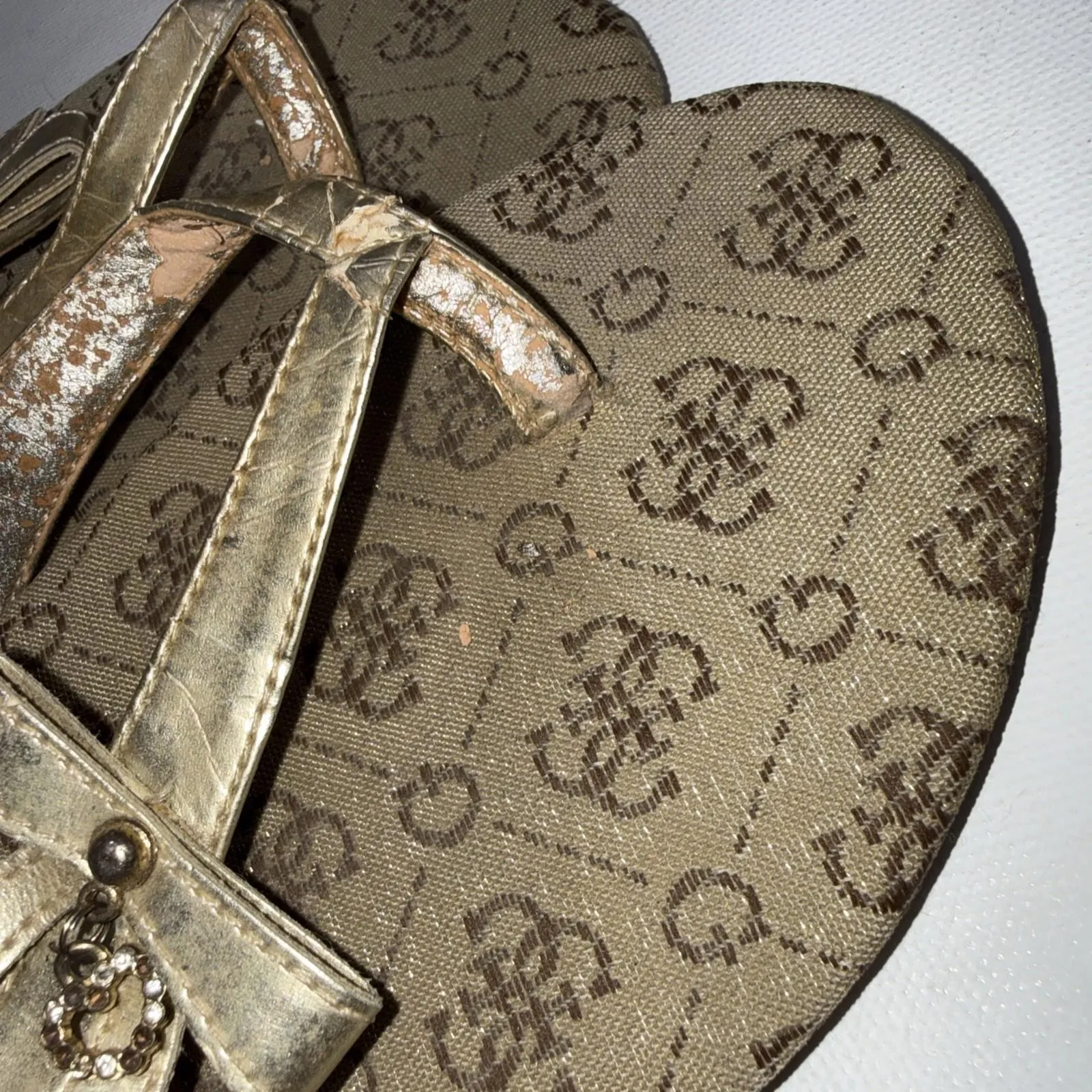 Vintage Y2K GUESS Logo Sandals Wedge Charmed Gold Designer Trendy Shoe 7.5M Read - Image 9