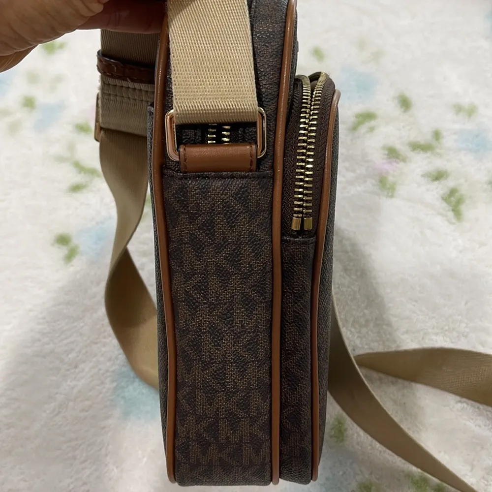 MICHAEL KORS Jet set travel flight Crossbody bag - Image 9