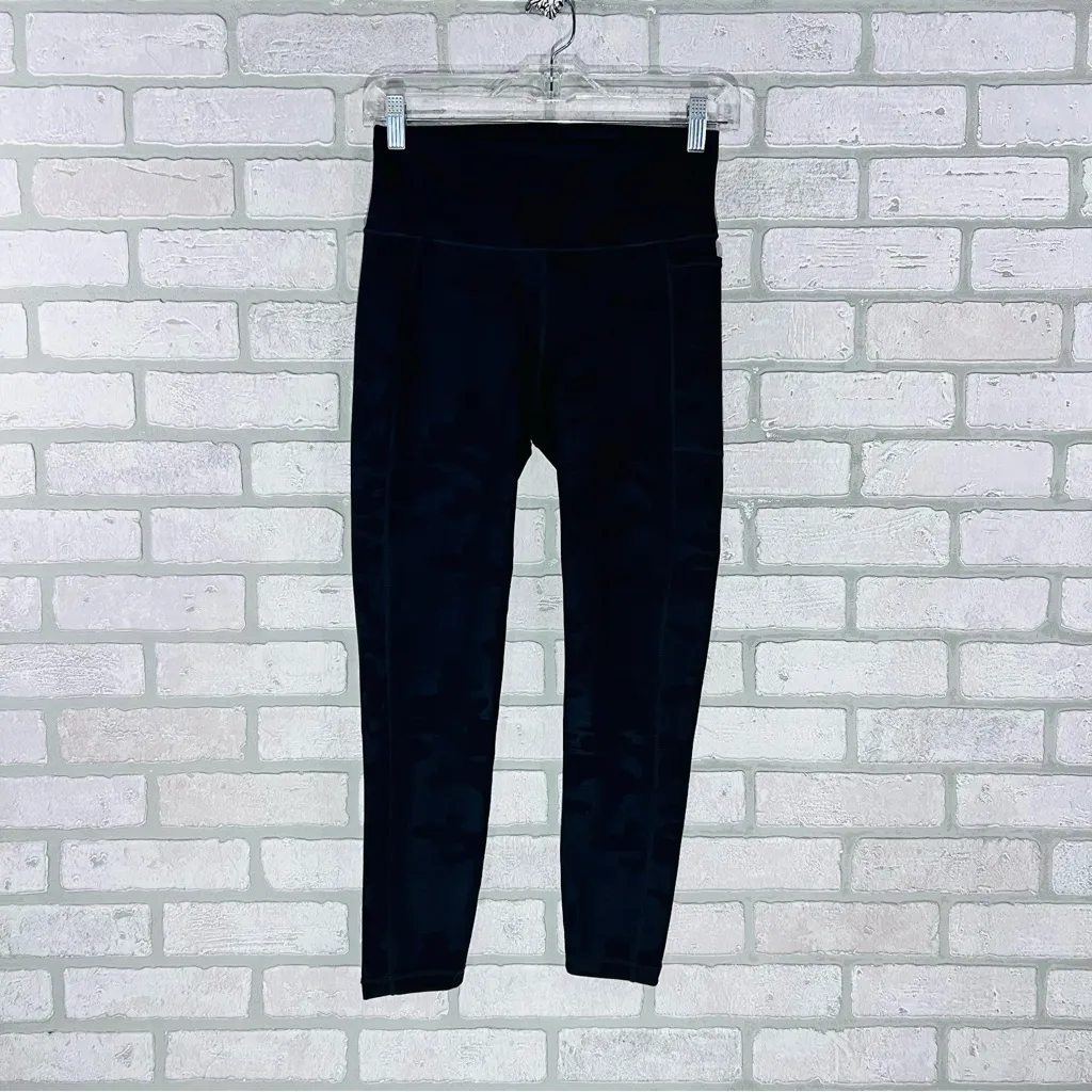 Sweaty Betty Super Sculpt 7/8 Leggings in Charcoal Camo Size S - Image 3