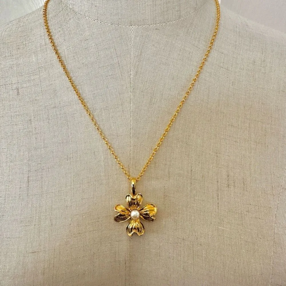 P.E.P. Gold tone flower pendant with faux pearl center - Image 2