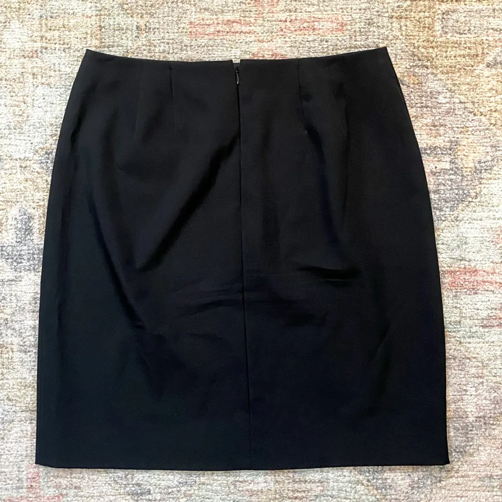 Classic Pencil Skirt with Stretch - Image 4
