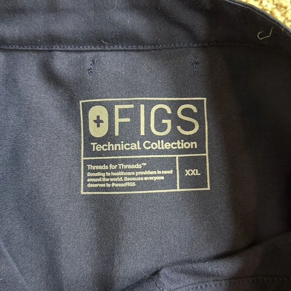  | FIGS Discontinued Scrub Top 4 button - Image 2