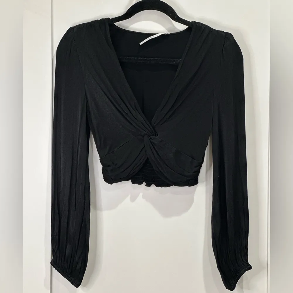 ASTR The Label Nix Long Sleeve Top Medium Black Satin Cropped Party - Image 8