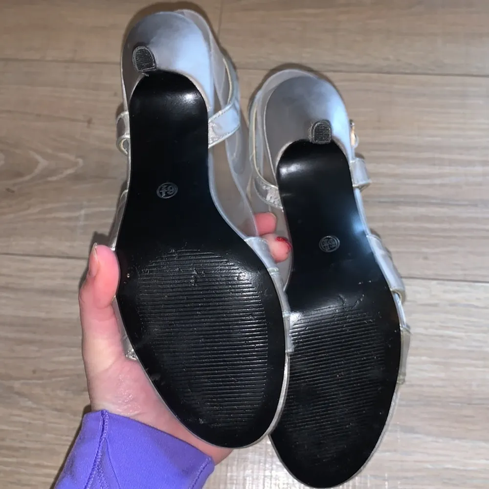 Mootsies Tootsies MojayQuank metallic silver satin strappy wedding formal heels - Image 6