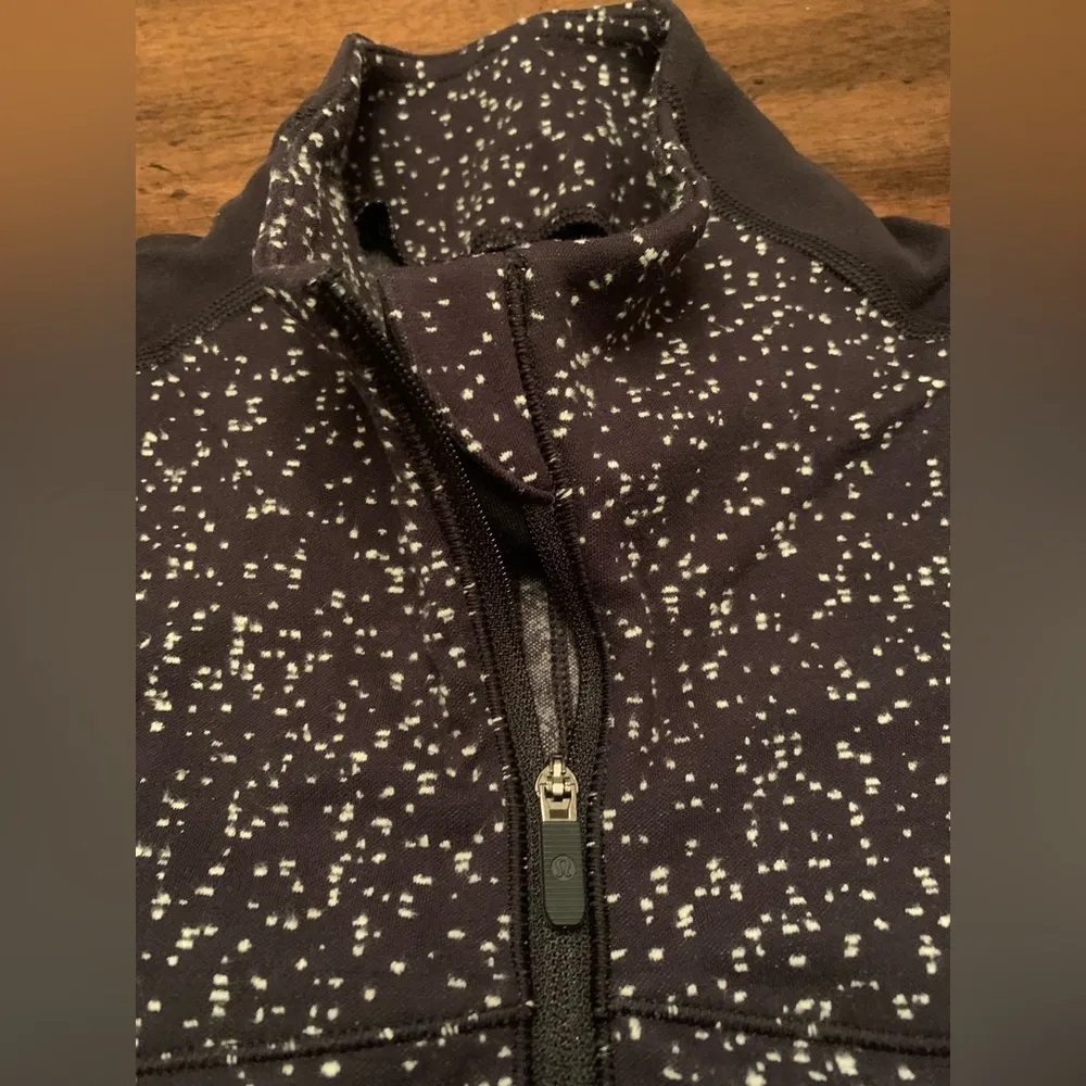 Lululemon Jacket Women’s 10 Run Briskly 1/2 Zip Magnetized Jacquard Black White - Image 2