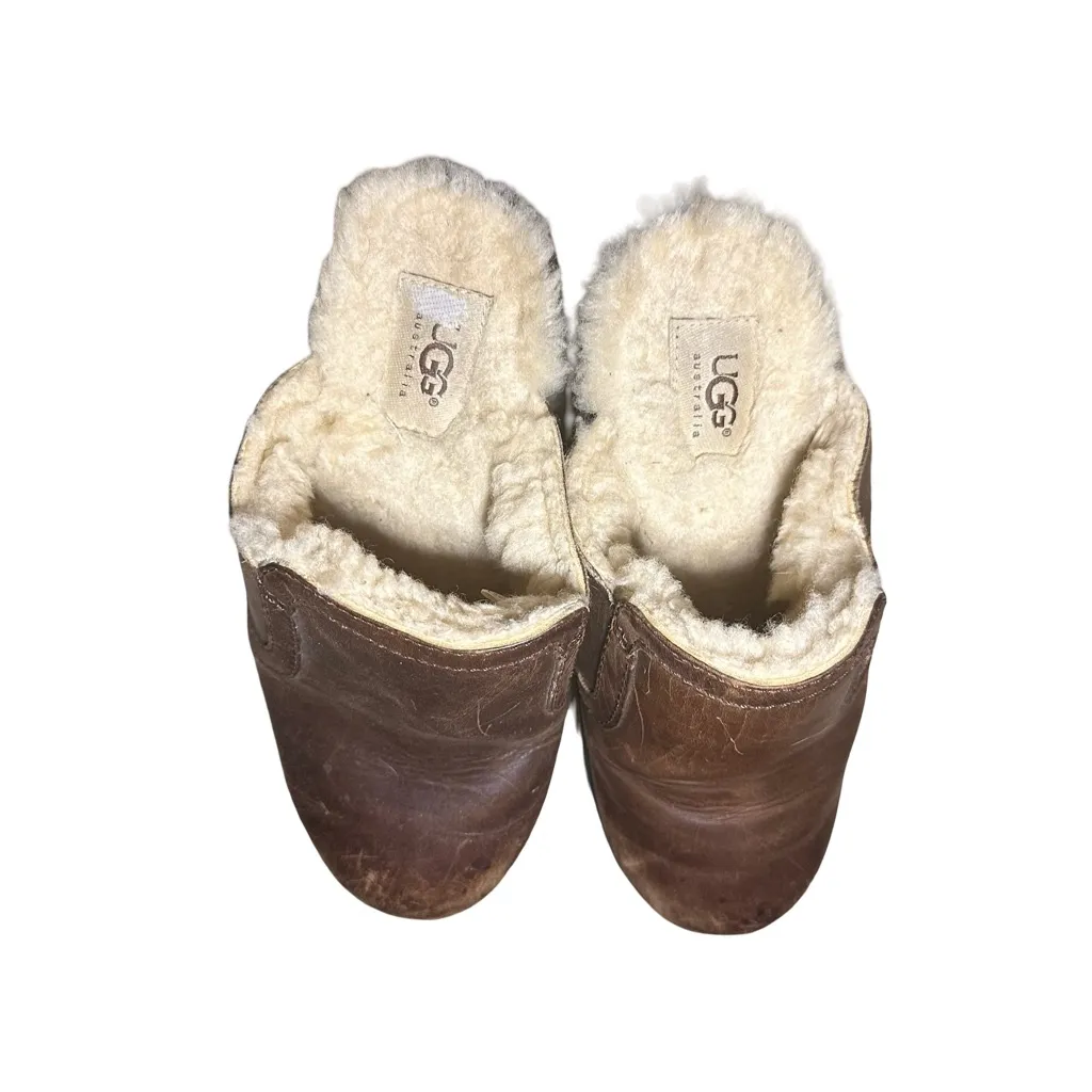 Woman's Ugg Brown Leather Slippers/Clogs  Sherpa Wool Lined  5362  Size 6 - Image 3