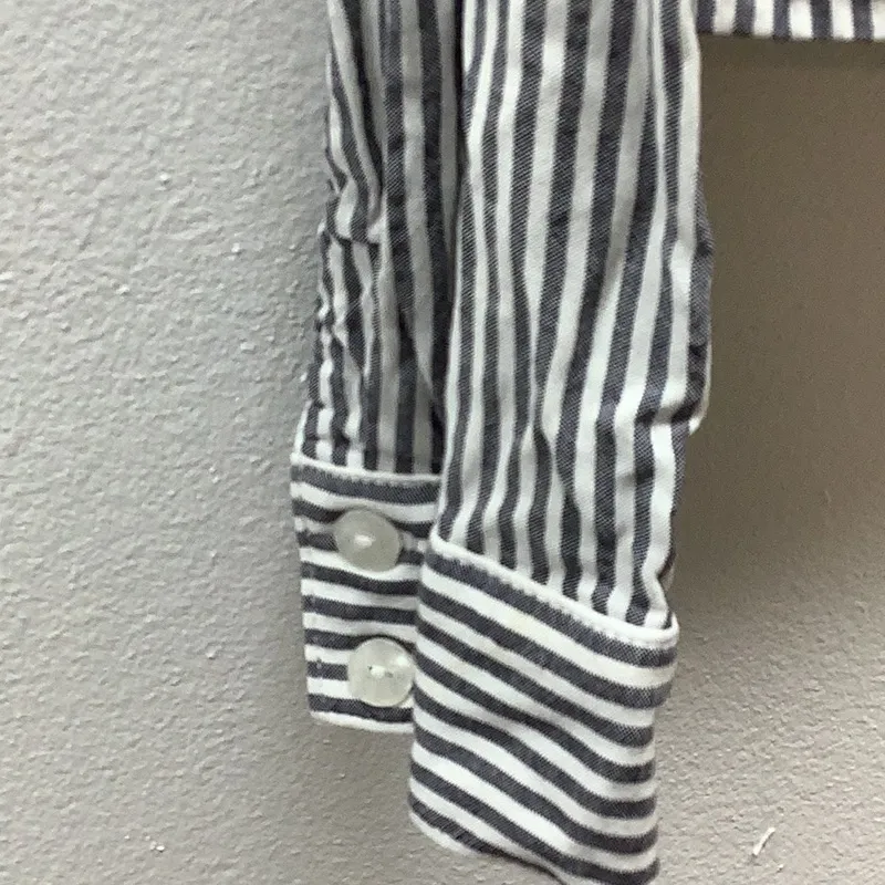 Wild Fable  Size Small Monochrome Striped Shirt. Preloved - Image 4