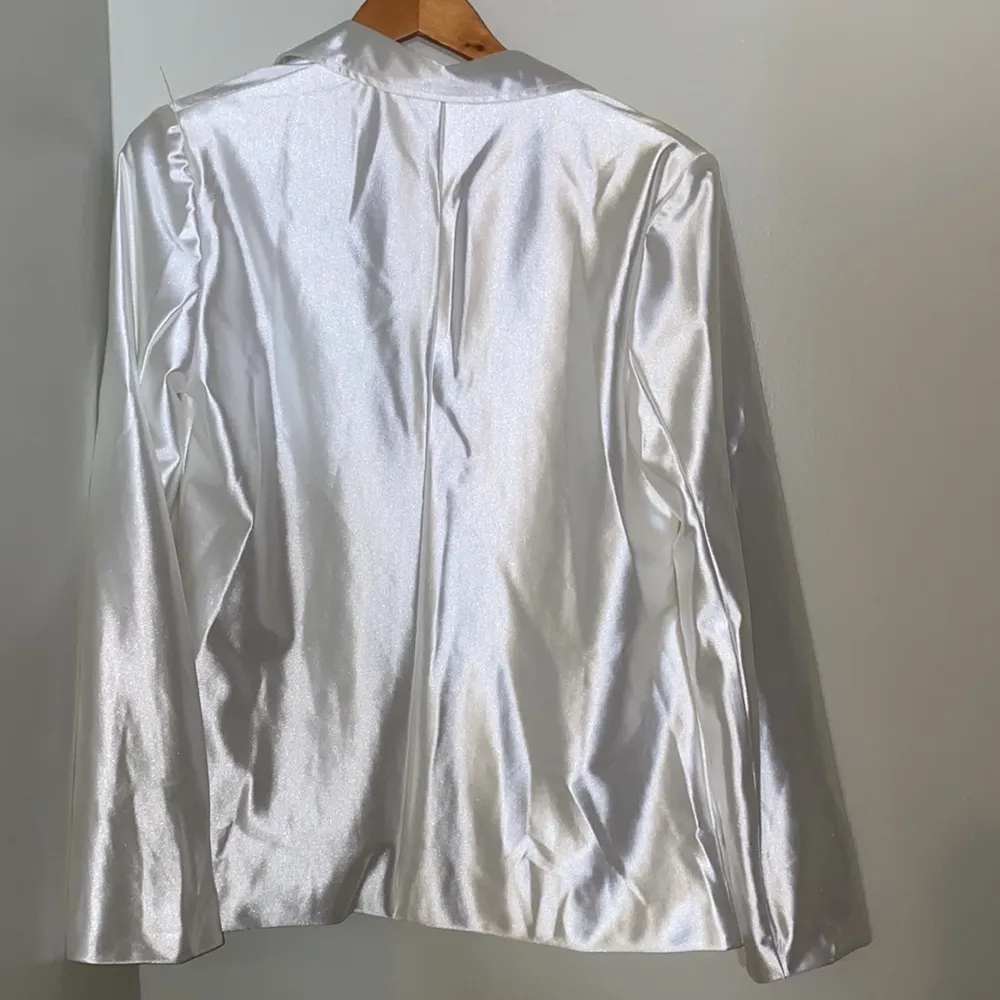 Very cute! Shein L 8/10 shiny white blazer - Image 2