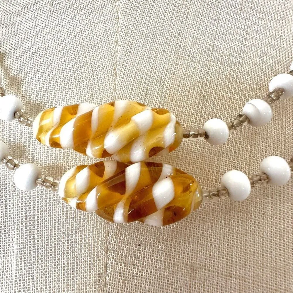 White and yellow swirl long beaded necklace - Image 5