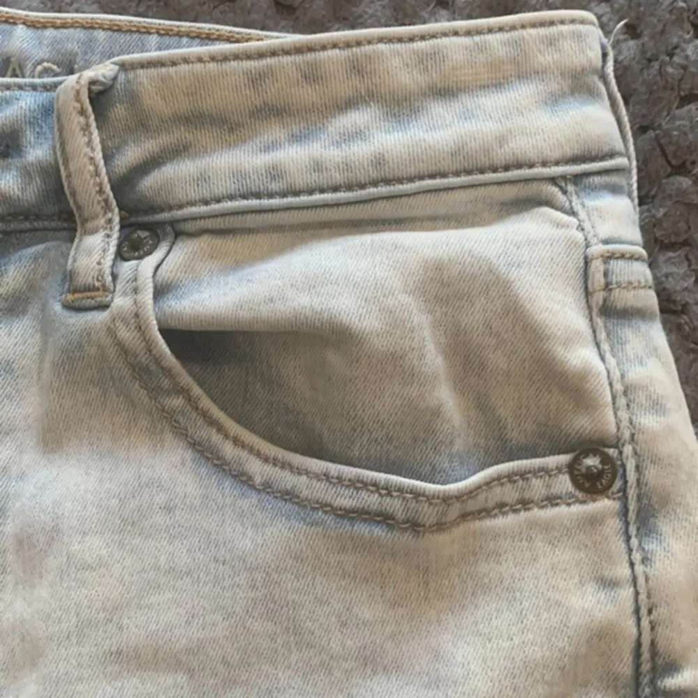 American Eagle Outfitters Denim Shorts SUPER HI RISE SHORTIE Size 6 GUC #6360 - Image 2