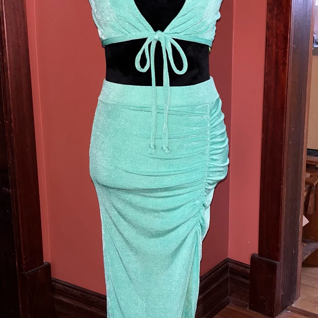 Discovery NWT- two piece skirt set - Image 3