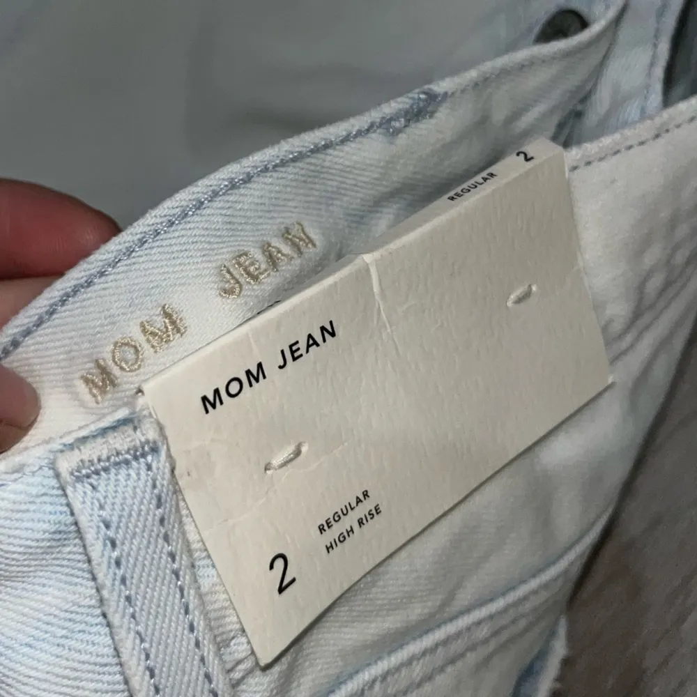 AEO NWT Mom Jean High Rise Destroyed Bleached Jeans 2 - Image 6