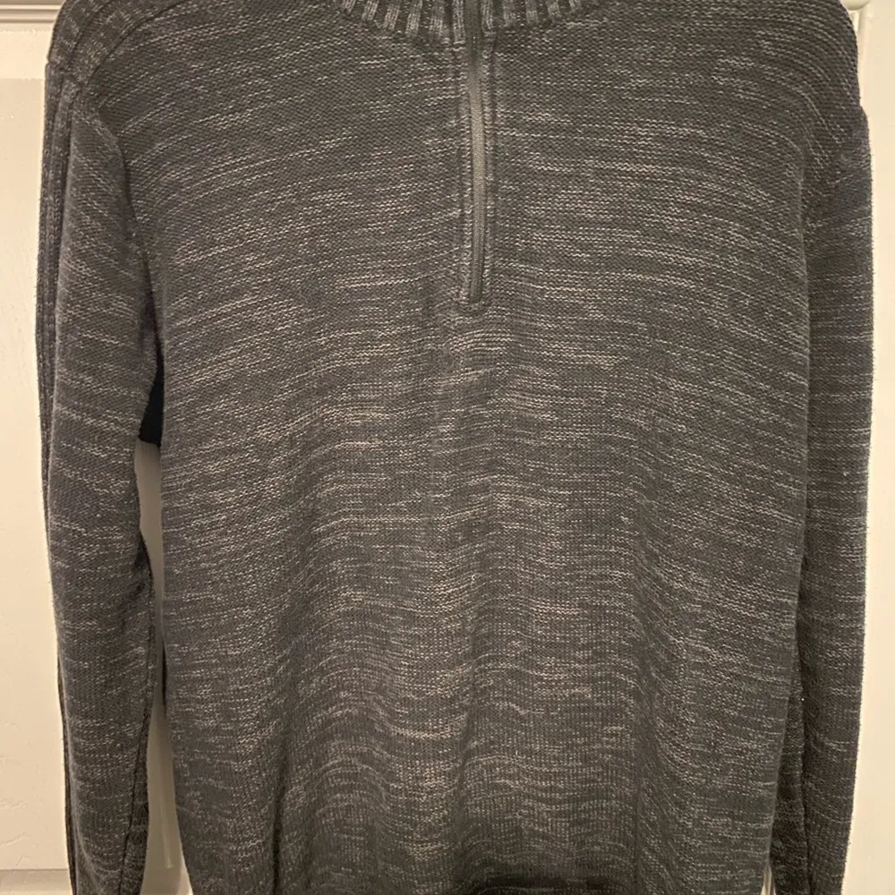 Columbia black grey 3/4 zip sweater in medium - Image 3