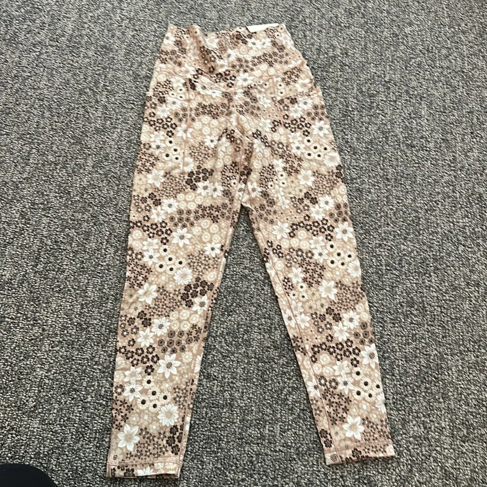 NWT American Eagle 7/8 Leggings Sz M - Image 3