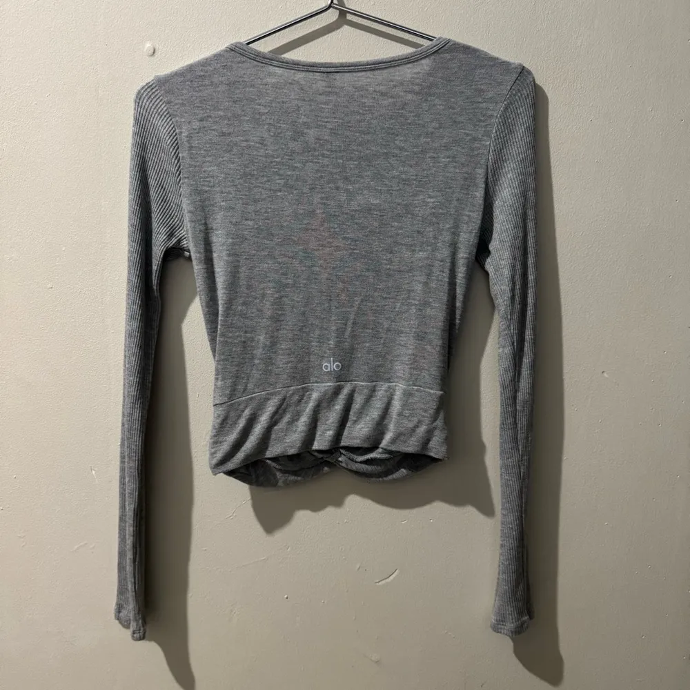 COVER LONG SLEEVE TOP in DOVE HEATHER GREY size Medium - Image 2