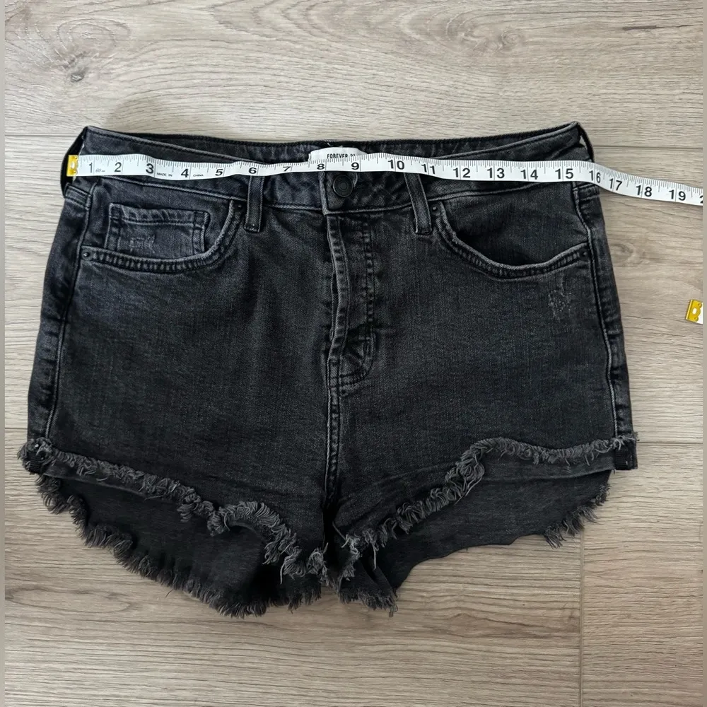 Forever 21 Women's Black Denim Shorts - Image 3