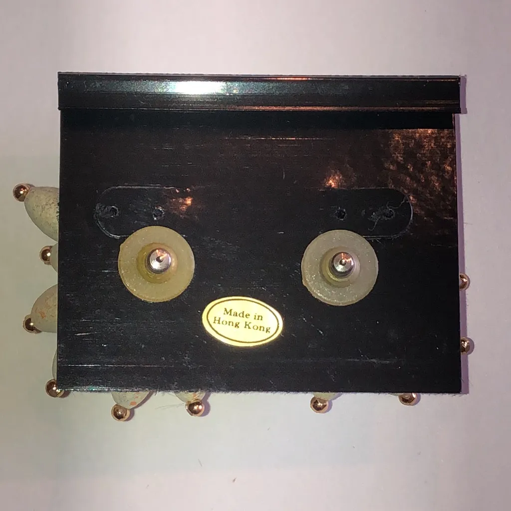 Medici Vintage Gold Tone And Cream Retro Boho Floral Earrings White - Image 4