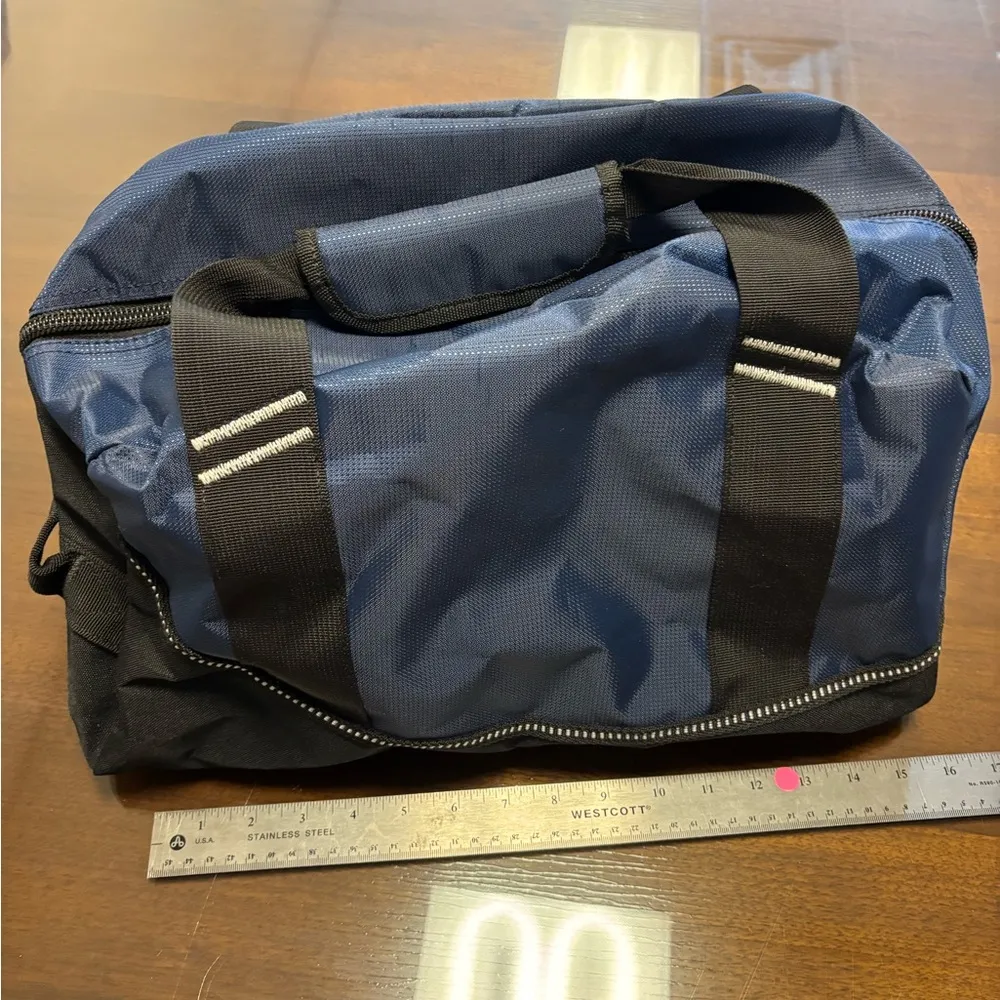 NWT. Yuenling Tote Blue - Image 3