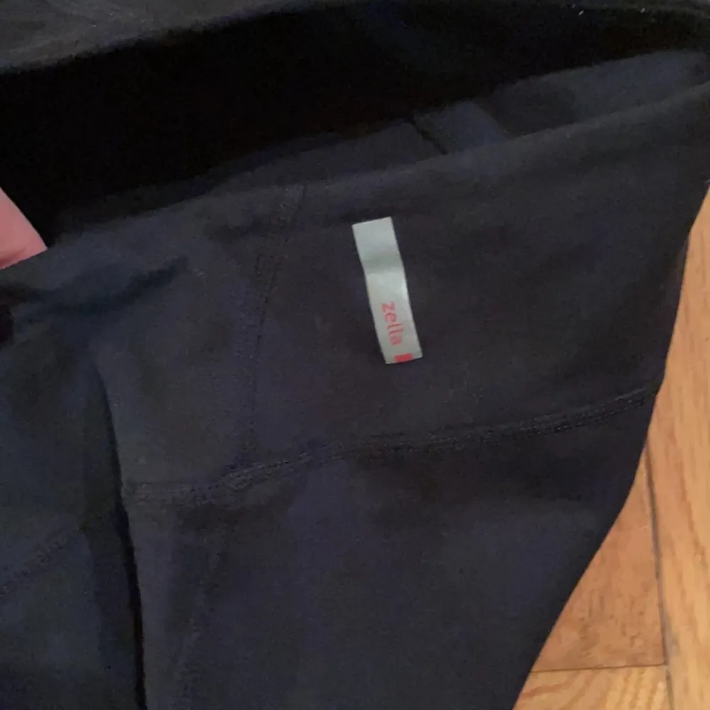 Zella black live in Capri cropped leggings medium - Image 3