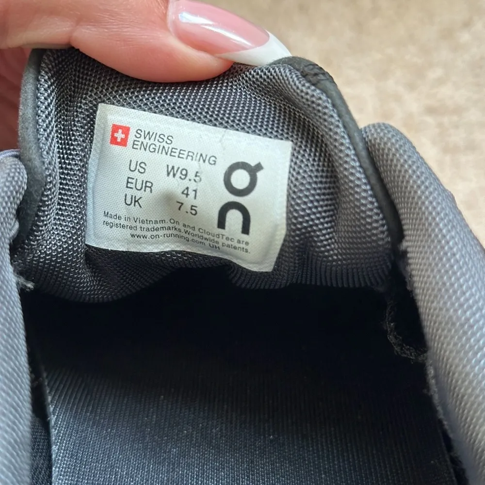 NEW On Cloud Women's Cloud 5 Shoes - Image 6