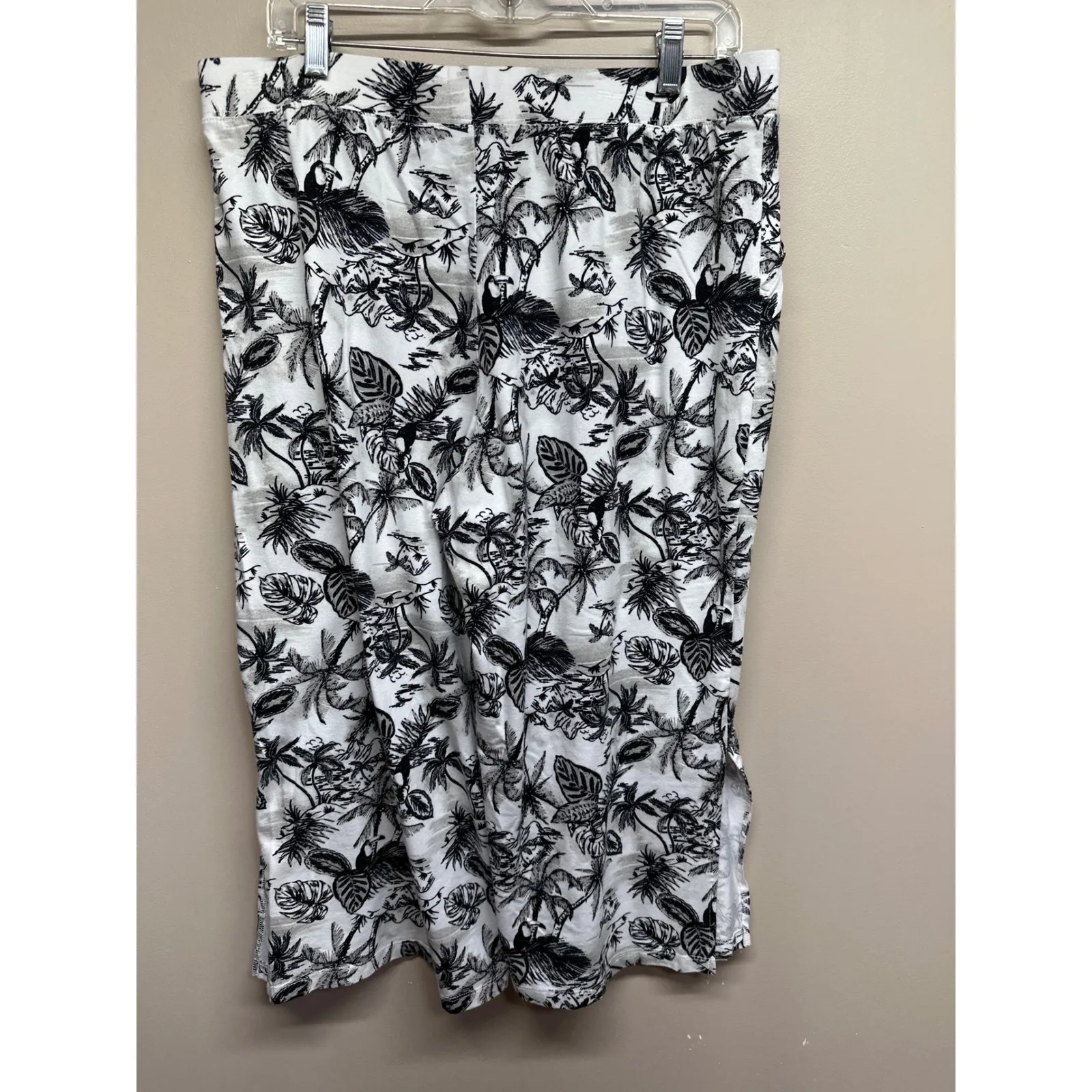 D&Co Beach Tropical Palm Leaf Print Wide Leg Cropped Pants Womens Size LP White - Image 2