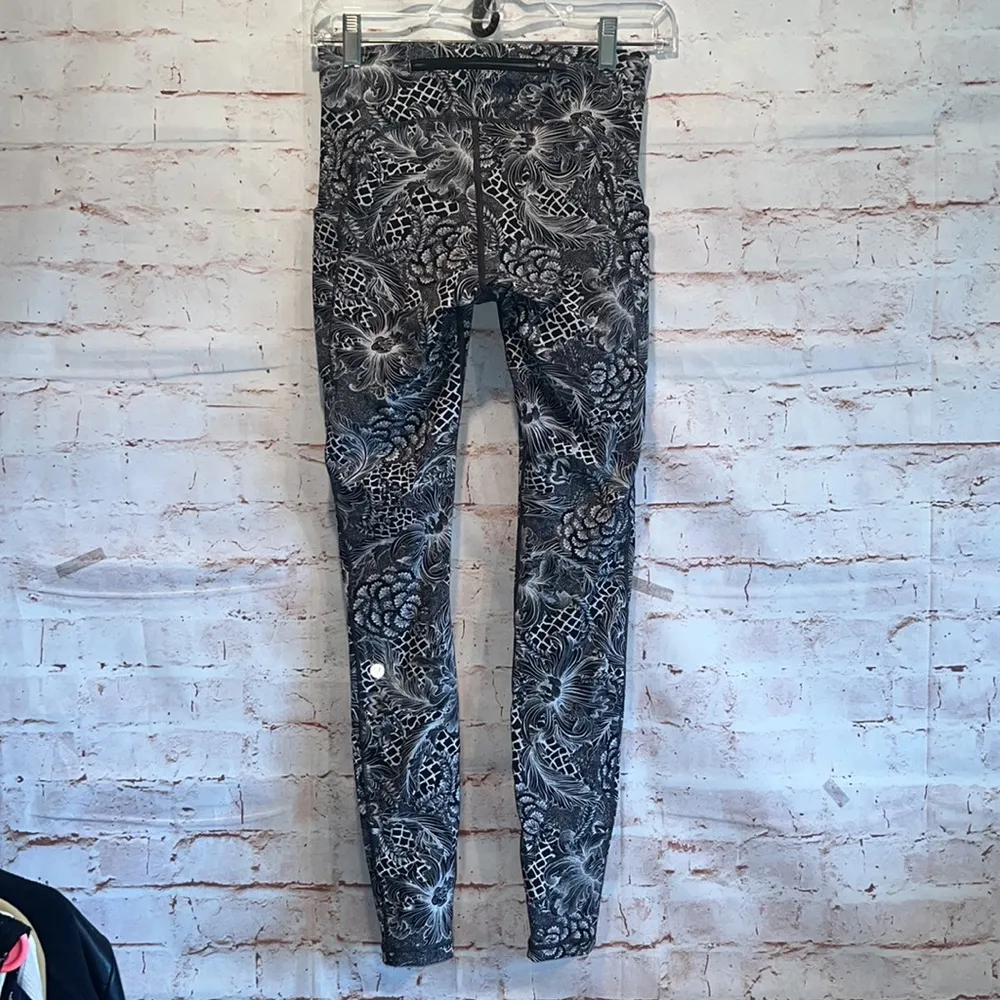 Lululemon Speed Up tight full on luxtreme 28 inch length leggings 4 zip pocket - Image 5