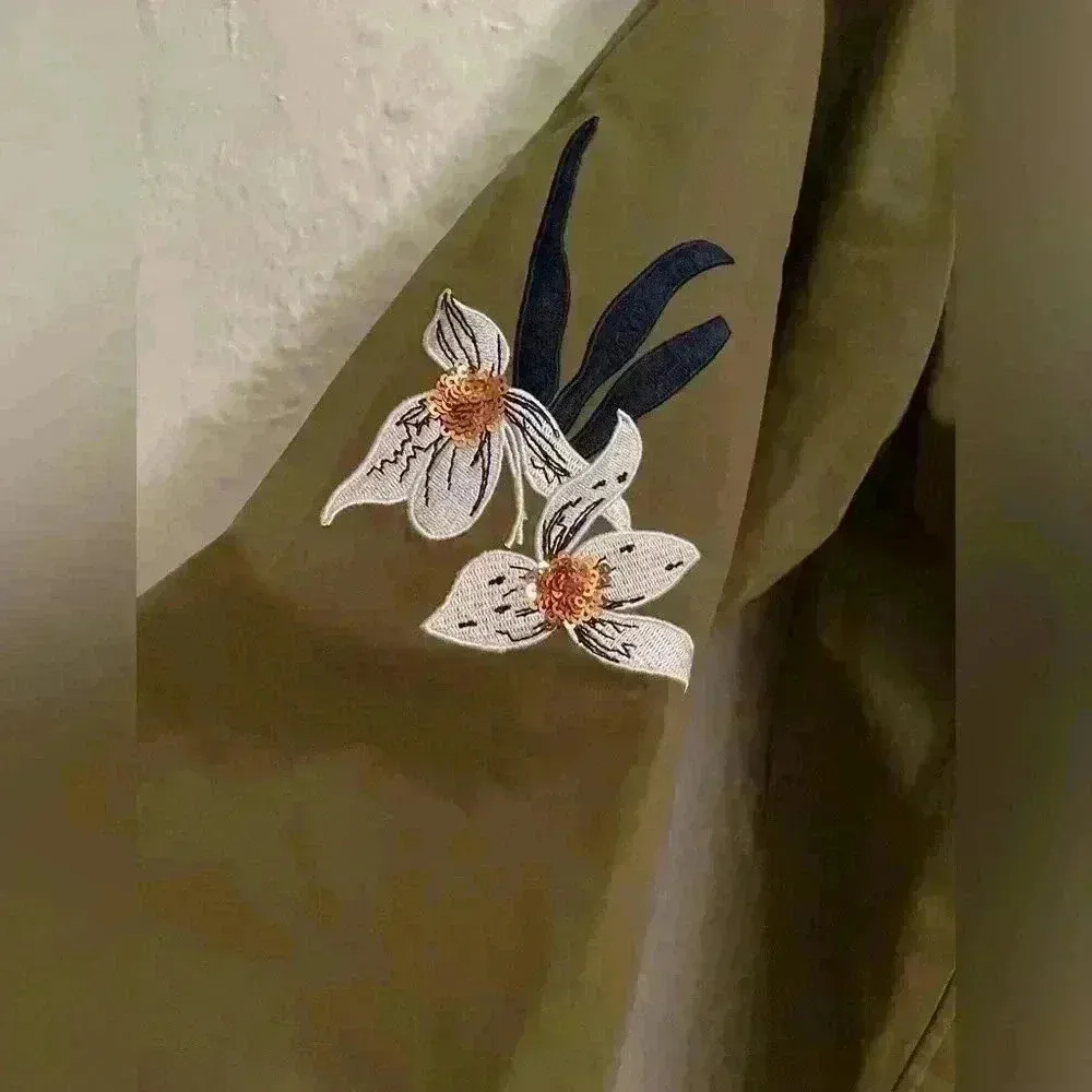 Eric Signature lined, army green, full zip jacket with sequined sleeves; size M Green Size M - Image 2