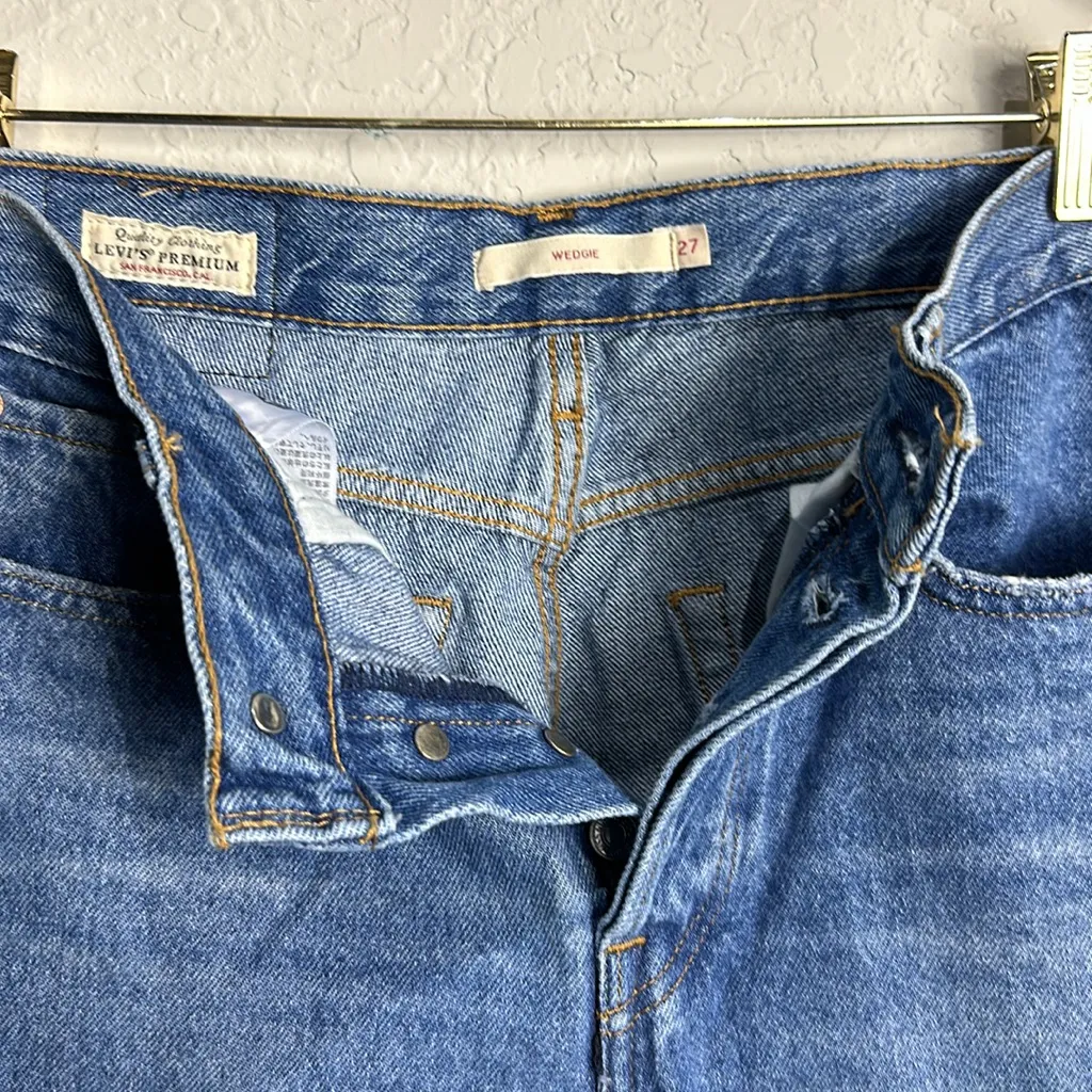 Levi’s Women’s Premium Icon Fit High Rise Straight Leg Ankle  Jeans Size 27 - Image 5