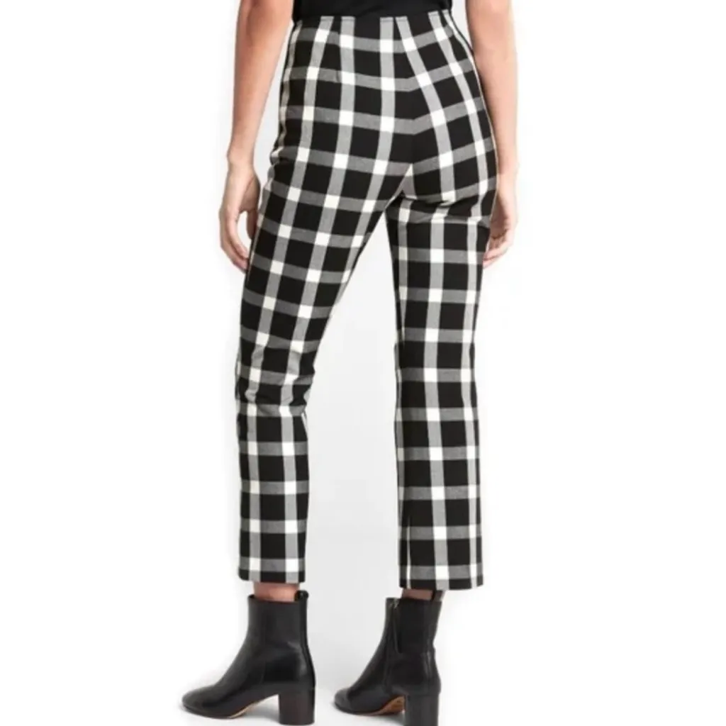 GAP NWOT Black and White Plaid Cropped Flare Pants with Side Zipper & Pockets - Image 2