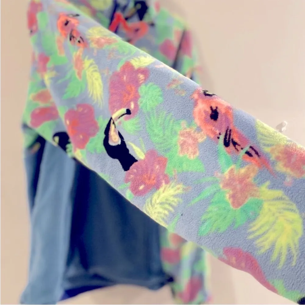 - Chubbies fleece pullover hoodie with pockets tropical size Medium - Image 2